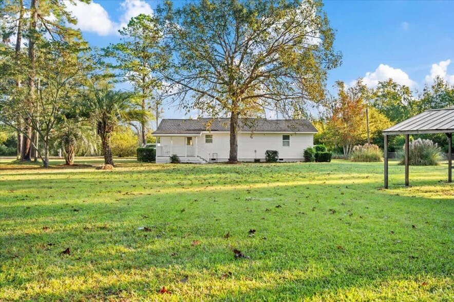 Building Photo - 655 Charlies Rd
