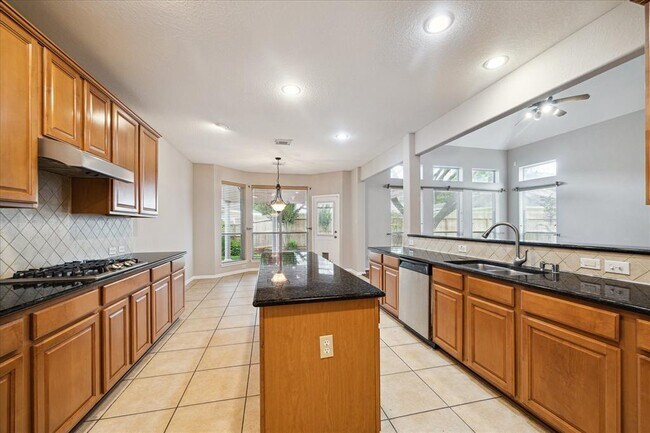 Building Photo - 4422 Roundtree Ln