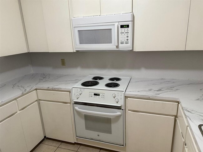 Building Photo - 1401 W 29th St