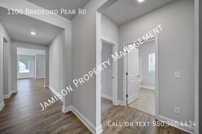 Building Photo - 1100 Bradford Pear Rd