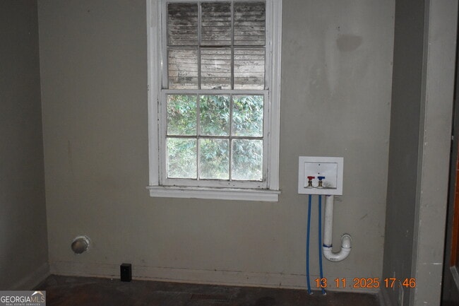 Building Photo - 3189 Somerset Dr