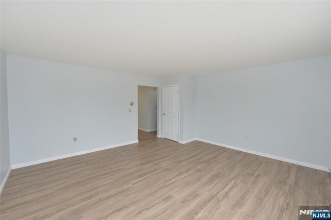 Building Photo - 421 Leonhardt Dr