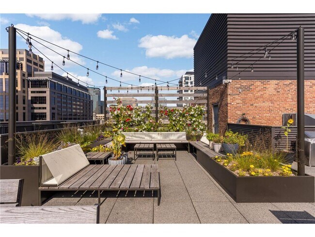 Building Photo - 250 Park Ave