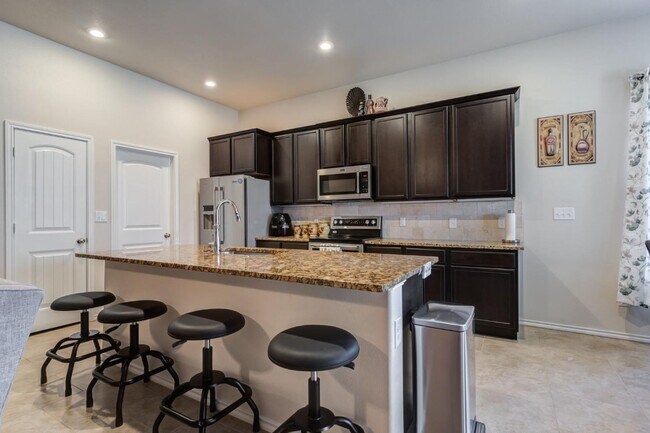 Building Photo - Quincy Park Beauty- Available Now