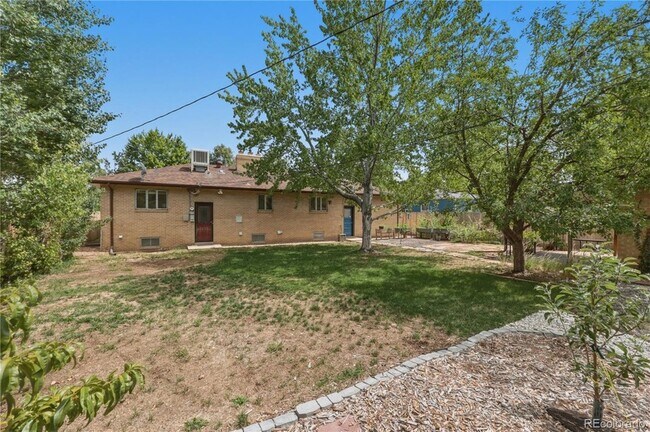 Building Photo - 1631 Xanthia St