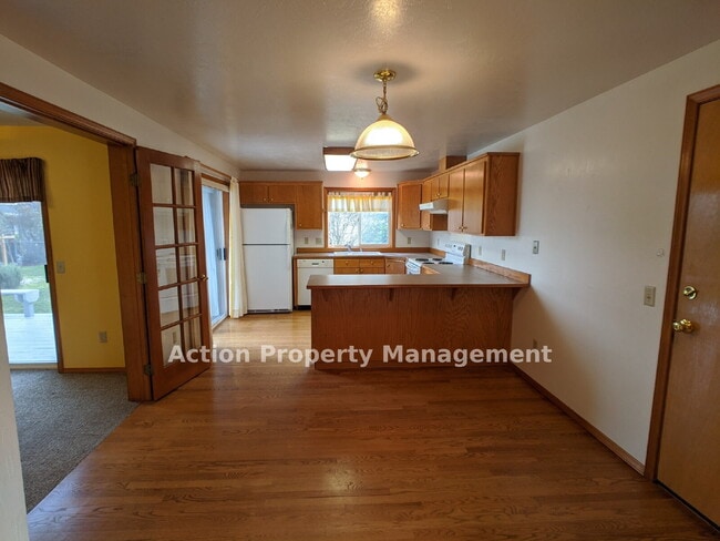 Building Photo - 2 bed + 1 office, 2 bathrooms, in Sequim