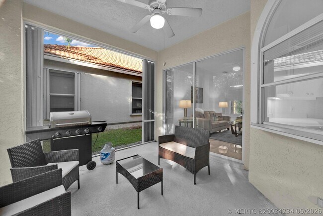 Building Photo - 615 SW St Thomas Cove