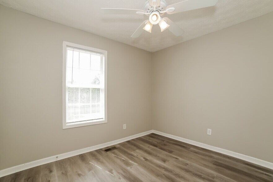 Building Photo - 124 S Winds Dr