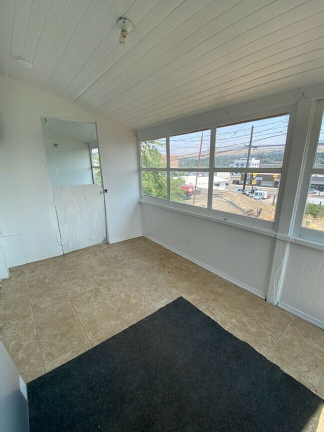 Building Photo - Charming 3 bed/1 bath home in Wenatchee!