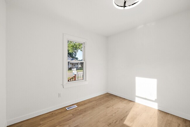 Building Photo - 11259 Chapp Ave