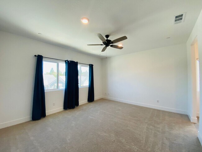 Building Photo - $3,000 Clovis & Shepherd, 4 Bedroom - Lest...