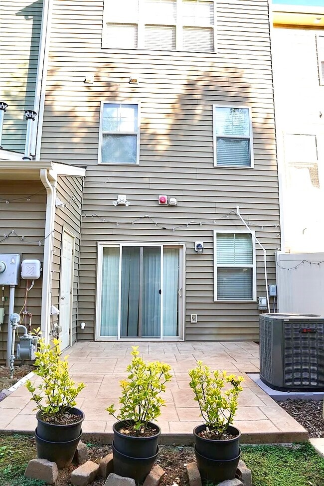 Building Photo - 6425 Swatner Dr