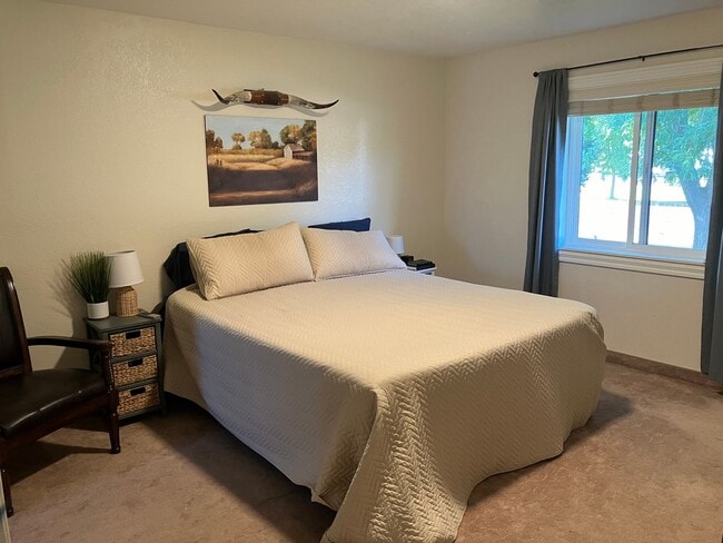 Building Photo - Beautiful 4 Bedroom, 3 Bathroom Home With Basement in Cedar City