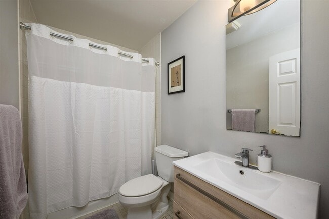 Building Photo - 207 Shearwater Ct W