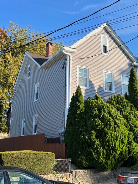 Primary Photo - 11 Howard St