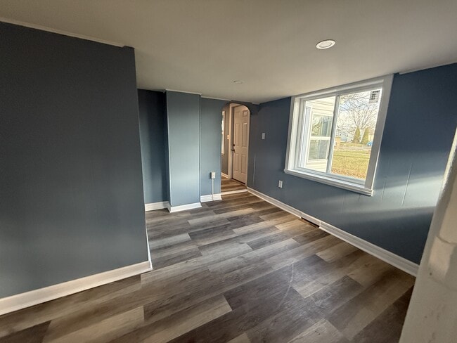 Building Photo - 513 Stratford Ave