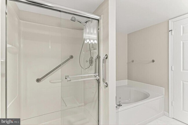 Building Photo - 2151 Jamieson Ave