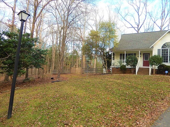 Building Photo - 6610 Lipscomb Dr