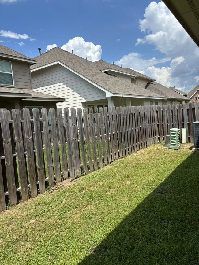 Building Photo - 14246 Dos Palos Dr