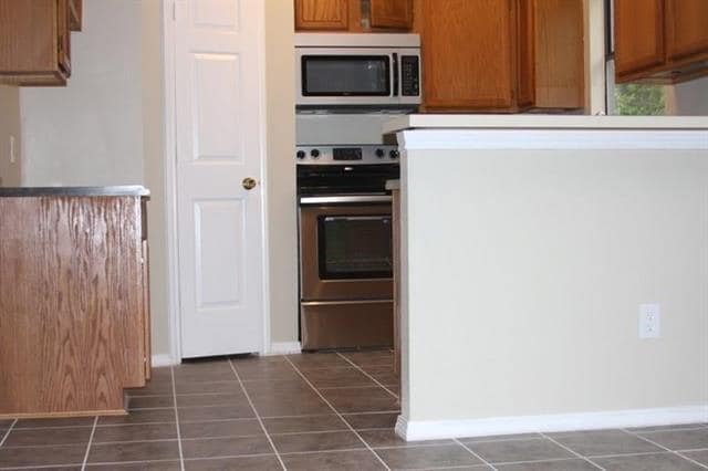 Building Photo - 655 Meadowbrook St