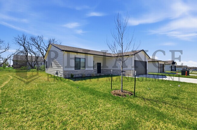 Building Photo - 601 Elmwood St