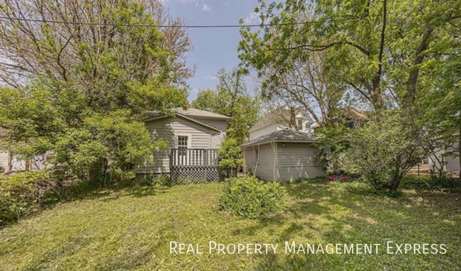 Building Photo - 807 W 13th St