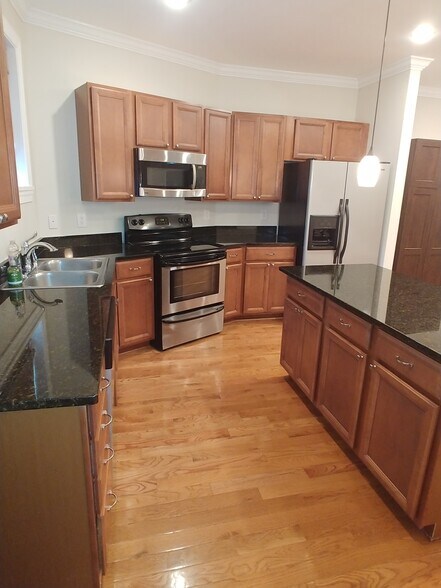 Building Photo - 1354 Pennsylvania Ave. SE