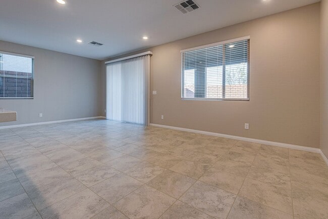 Building Photo - Single family home in ideal Summerlin location with open great room style kitchen and living area.