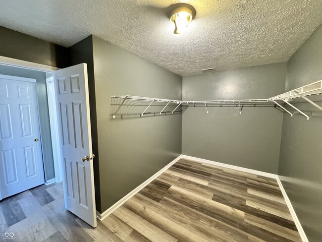 Building Photo - 3658 Pickwick Cir