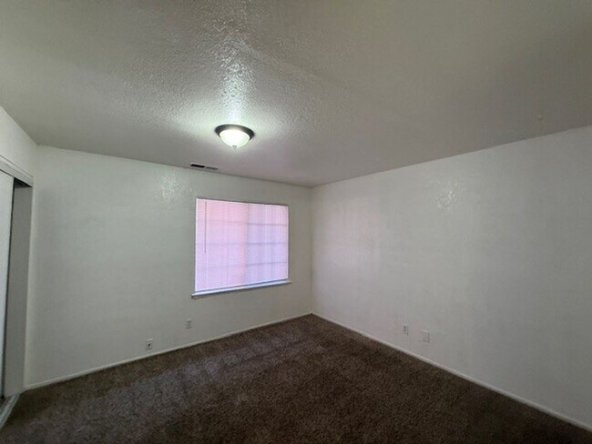 Building Photo - 1204 N Divisadero St