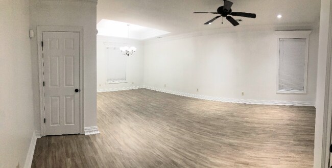 Building Photo - 124 Legend Creek Dr