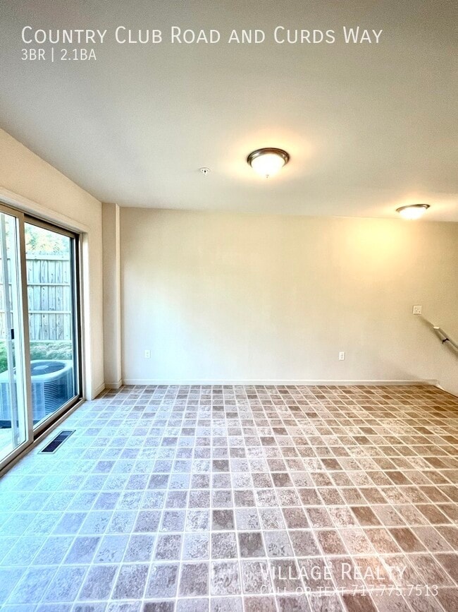 Building Photo - 721 Country Club Rd