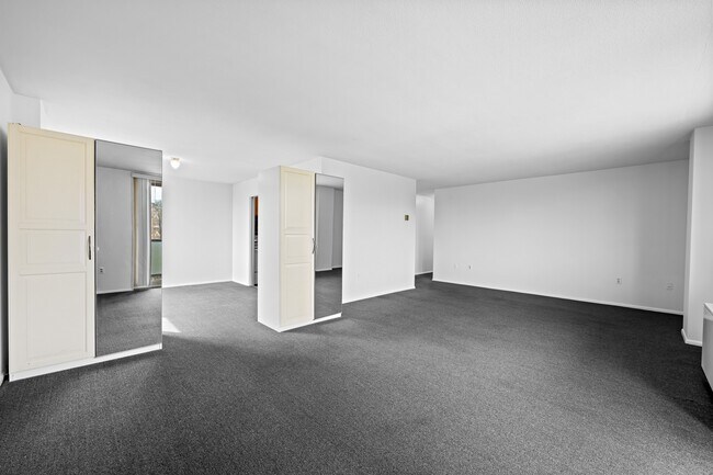 Building Photo - 1 E University Pkwy