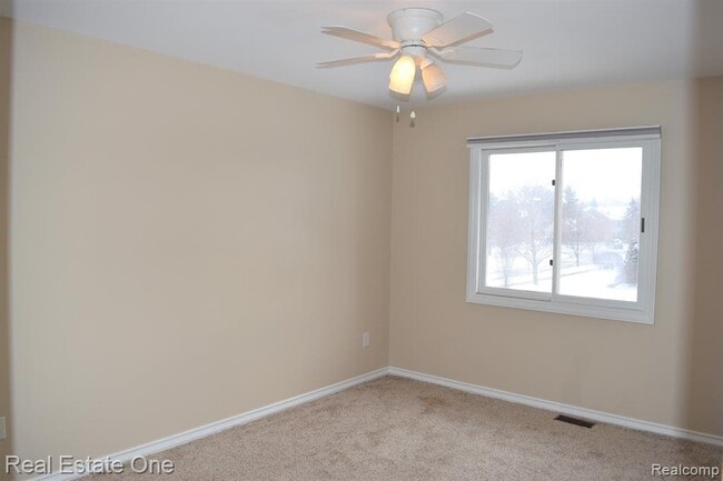 Building Photo - 5841 Ruby Dr