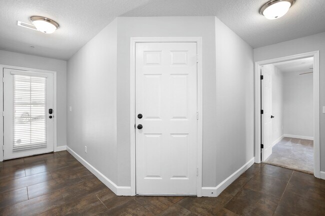 Building Photo - 3111 W De Leon St