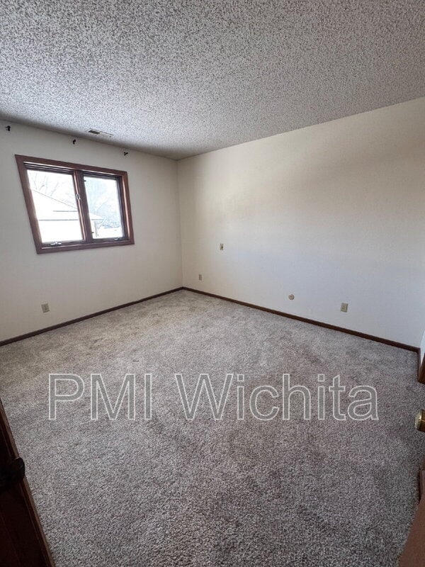 Building Photo - 235 S Willo-Esque Ct