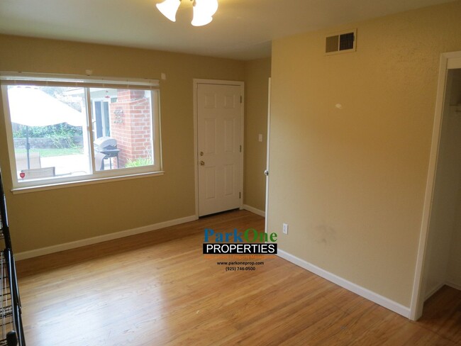 Building Photo - 4 Bedroom home in El Sobrante Now Available!