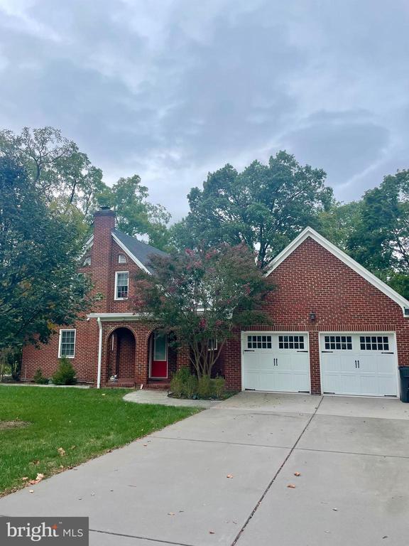 Building Photo - 9309 Main St