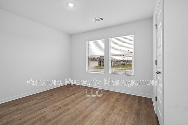 Building Photo - 941 Rentley St