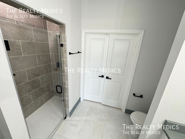 Building Photo - 2226 Rock Dr