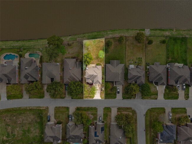 Building Photo - 9219 E Lakeside Dr