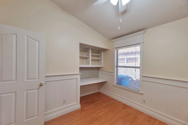 Building Photo - Charming North Phoenix 3-bedroom, 2-bathroom home!