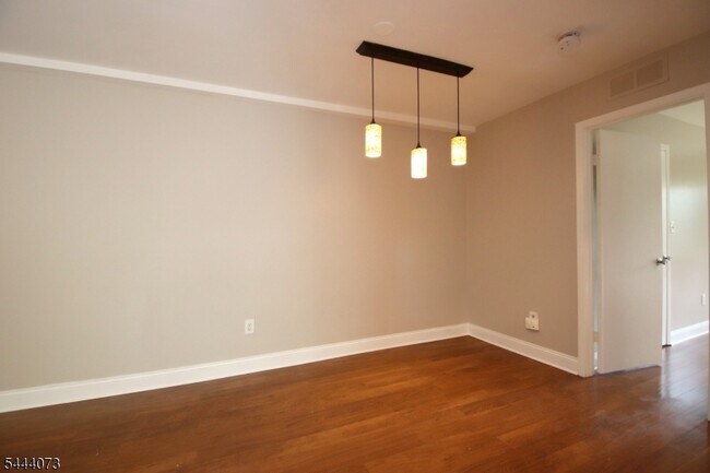 Building Photo - 1404 Normandy Ct