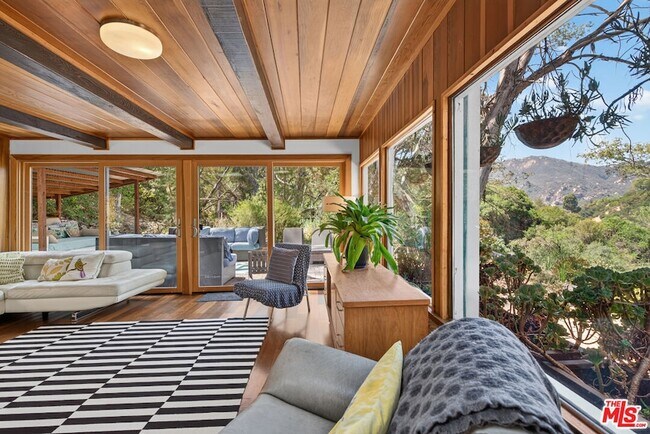 Building Photo - 1738 Topanga Skyline Dr