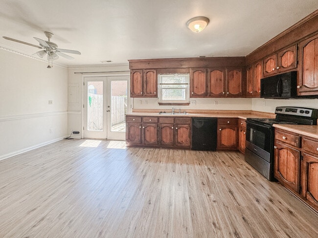 Building Photo - Charming 3 Bedroom, 1.5 Bathroom Townhome in Kempsville