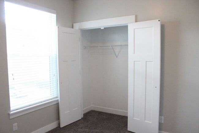 Building Photo - Reduced price
