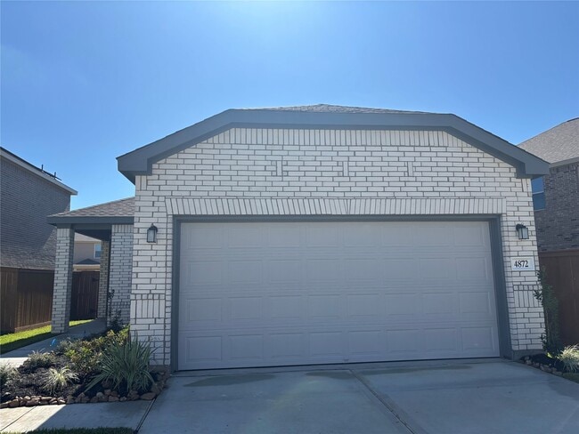 Building Photo - 4872 Sun Fls Dr