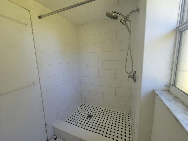 Building Photo - 4642 Roberts Rd