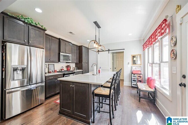 Building Photo - 2208 Grand Ave