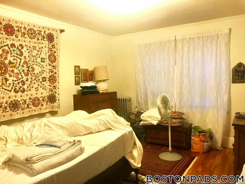 Building Photo - 349 Pleasant St